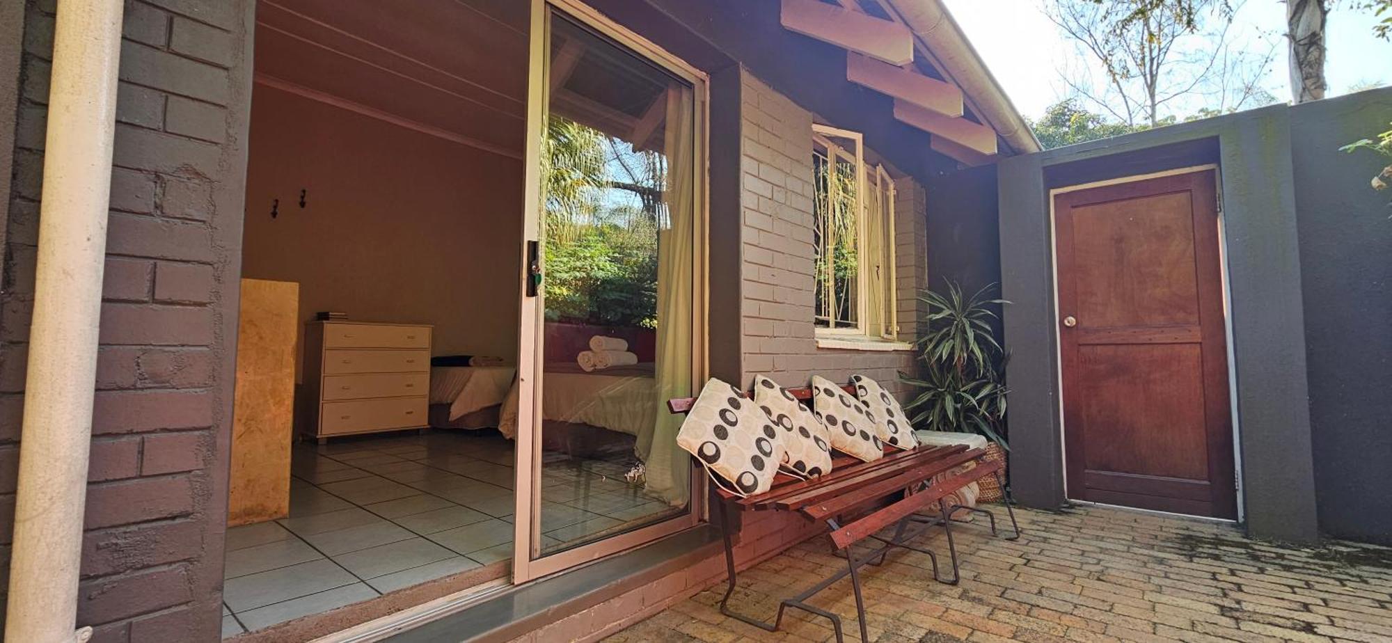 נלספרויט Old Vic Travellers Inn Nelspruit מראה חיצוני תמונה