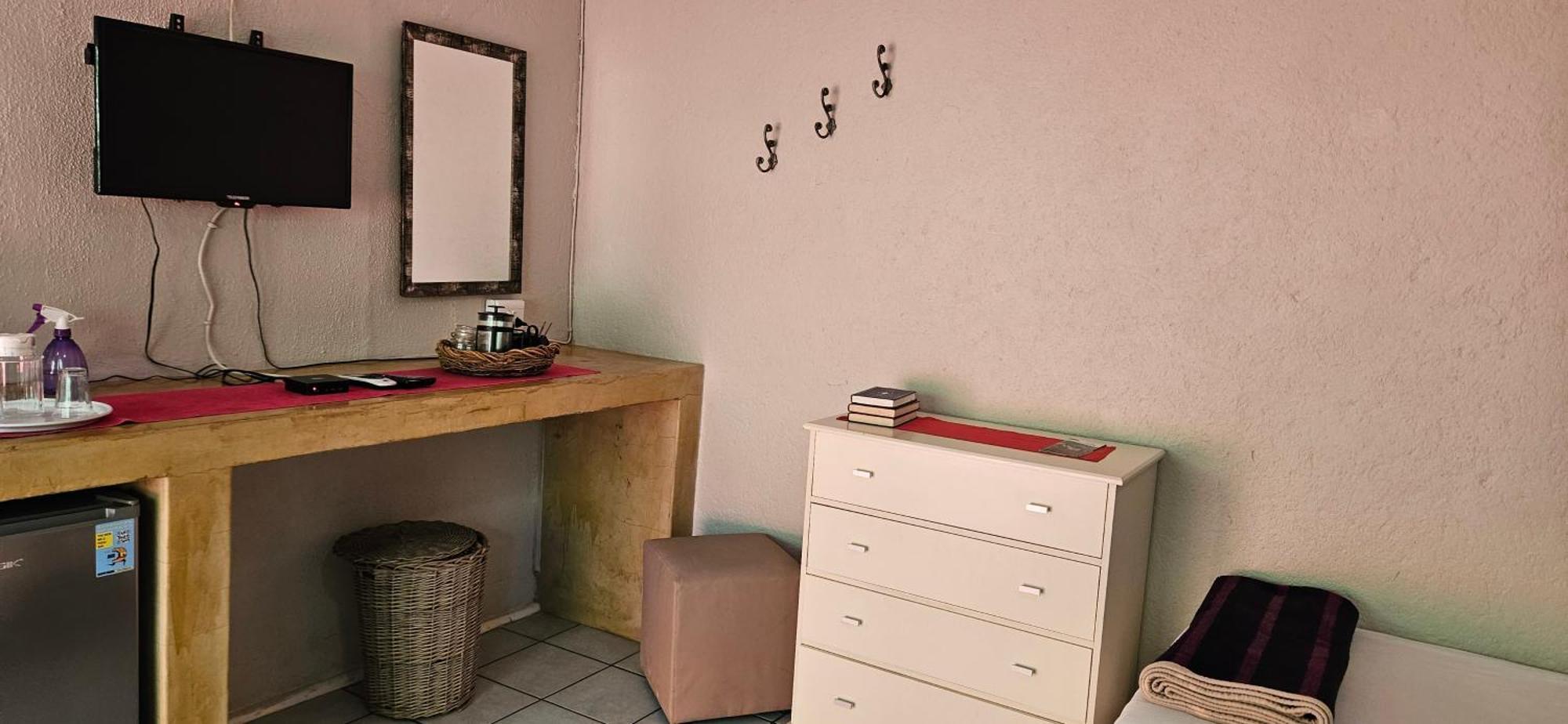 נלספרויט Old Vic Travellers Inn Nelspruit מראה חיצוני תמונה