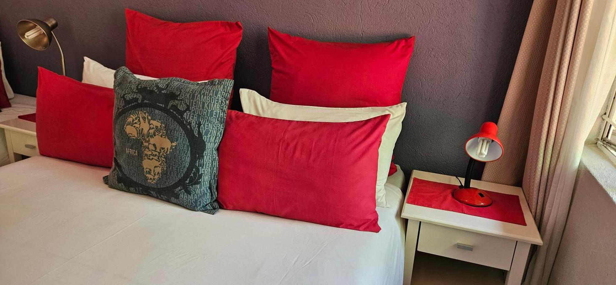 נלספרויט Old Vic Travellers Inn Nelspruit מראה חיצוני תמונה