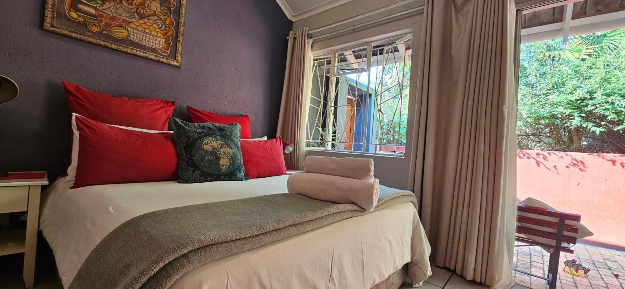 נלספרויט Old Vic Travellers Inn Nelspruit מראה חיצוני תמונה