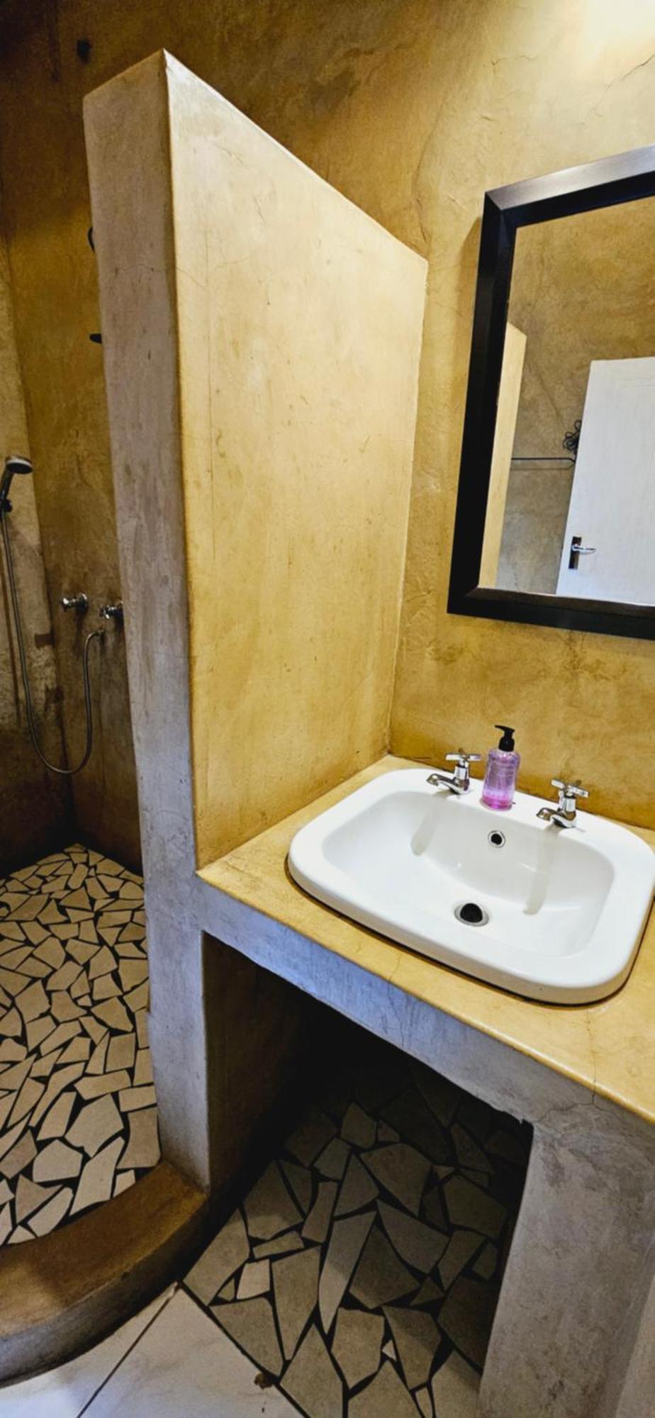 נלספרויט Old Vic Travellers Inn Nelspruit מראה חיצוני תמונה