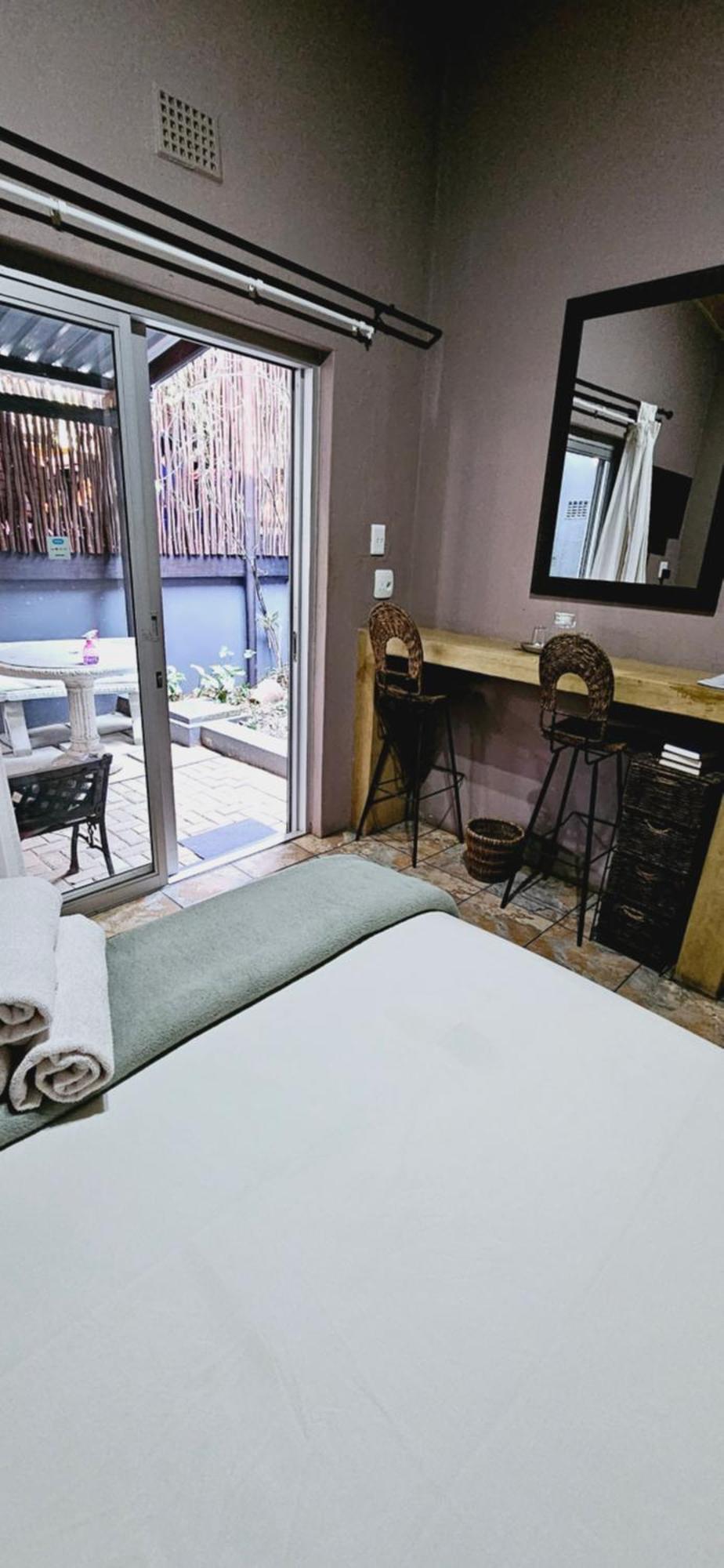 נלספרויט Old Vic Travellers Inn Nelspruit מראה חיצוני תמונה