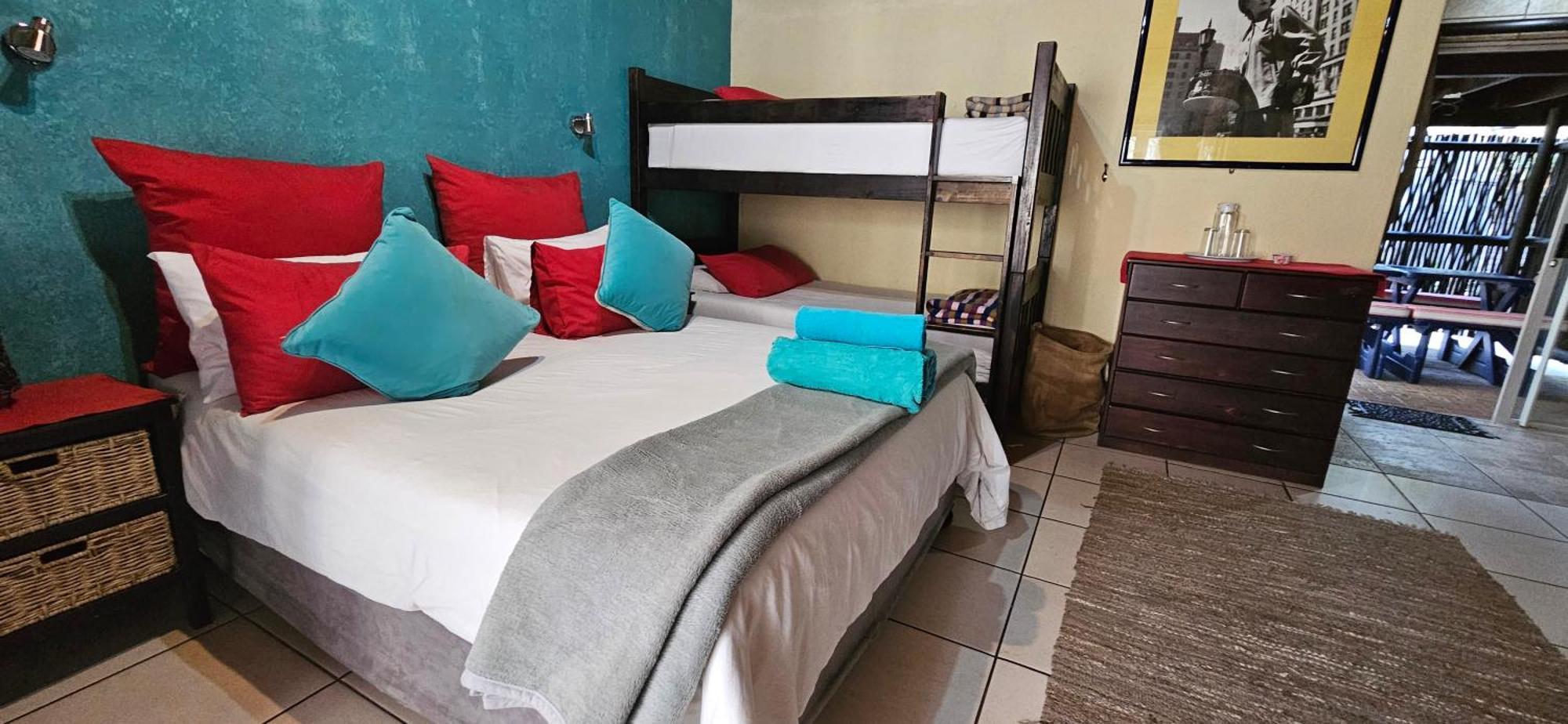 נלספרויט Old Vic Travellers Inn Nelspruit מראה חיצוני תמונה
