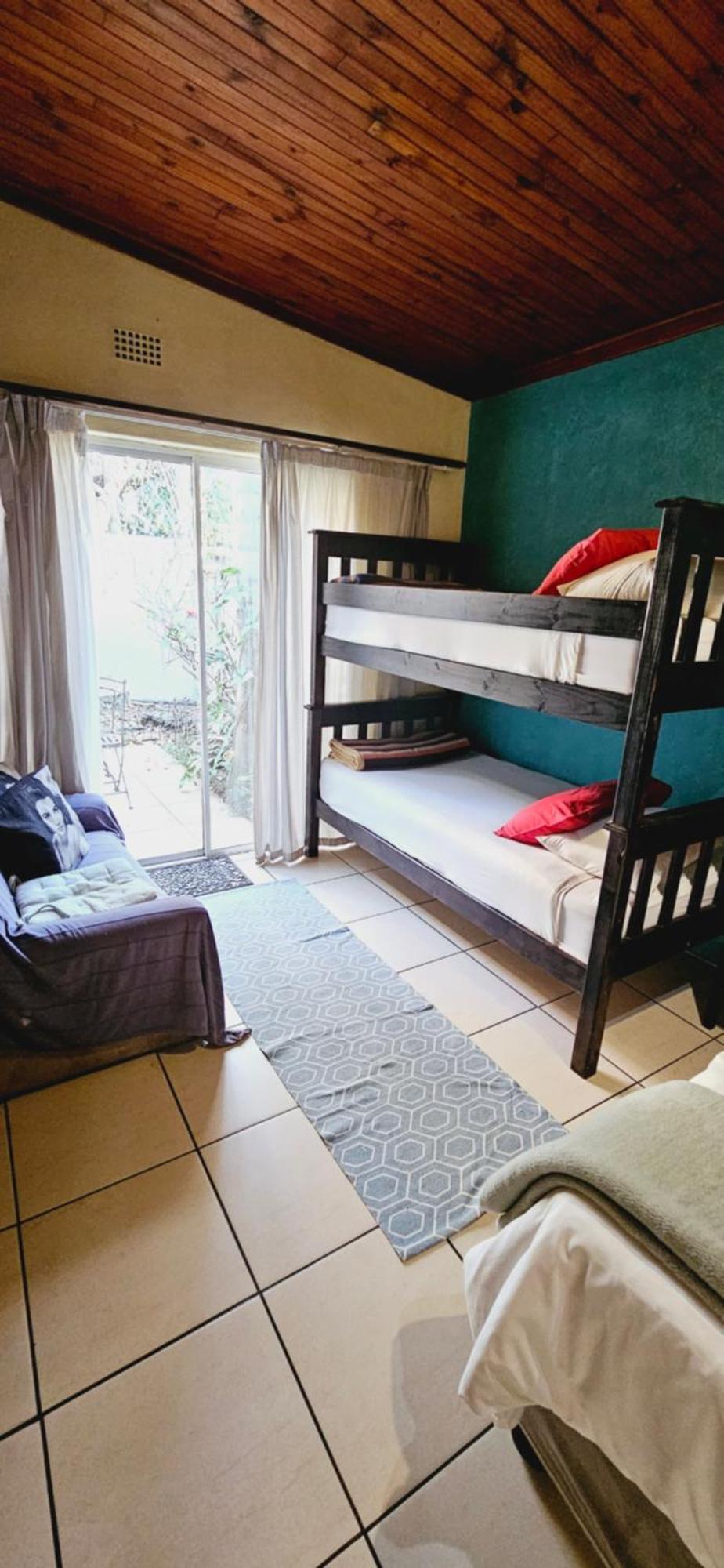 נלספרויט Old Vic Travellers Inn Nelspruit מראה חיצוני תמונה