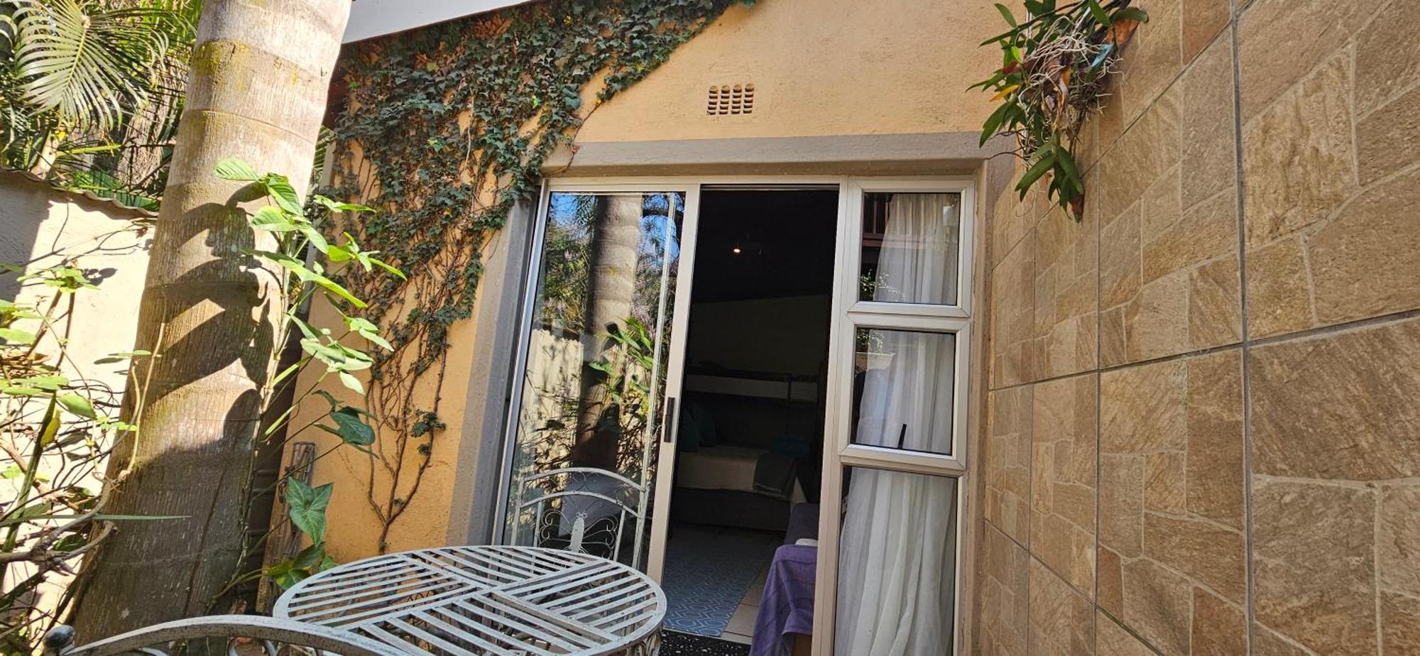 נלספרויט Old Vic Travellers Inn Nelspruit מראה חיצוני תמונה