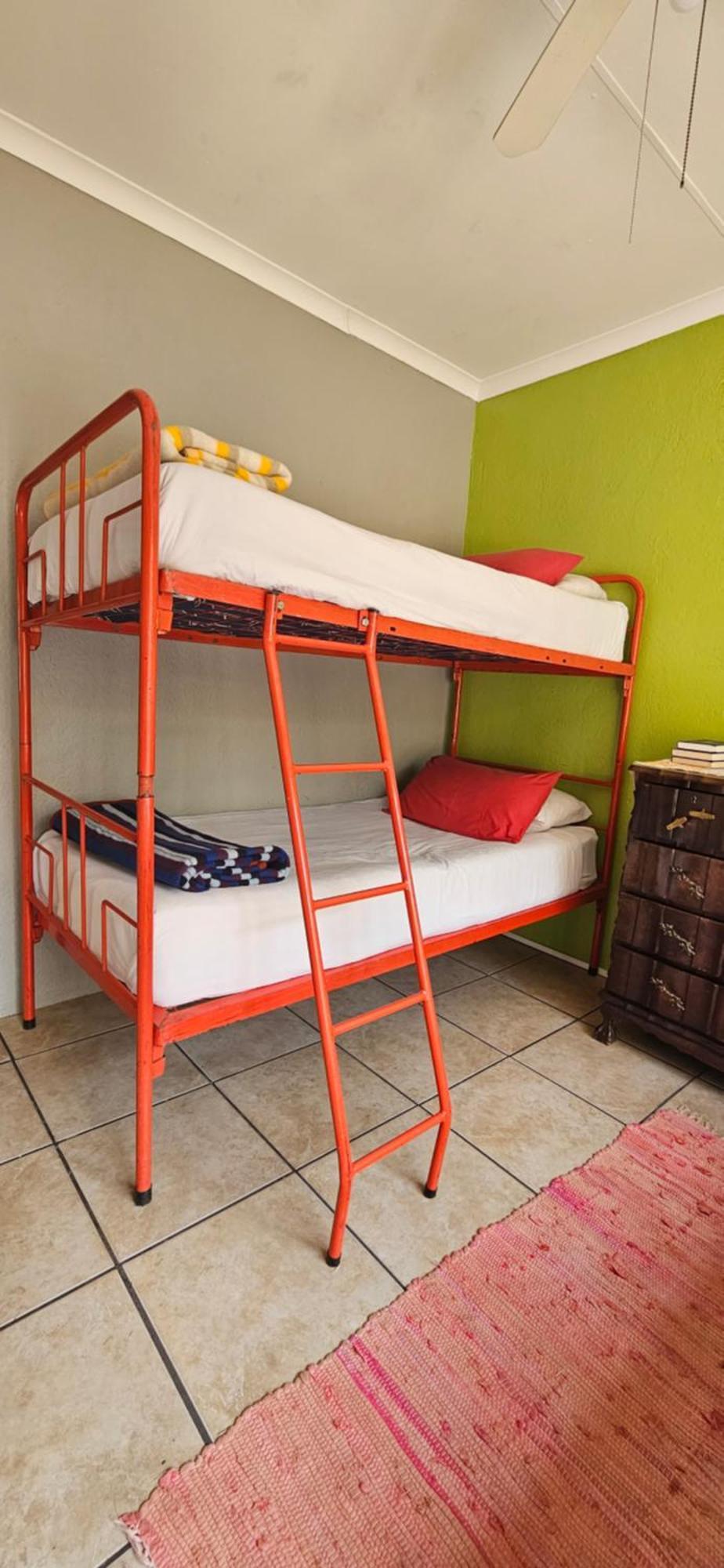 נלספרויט Old Vic Travellers Inn Nelspruit מראה חיצוני תמונה