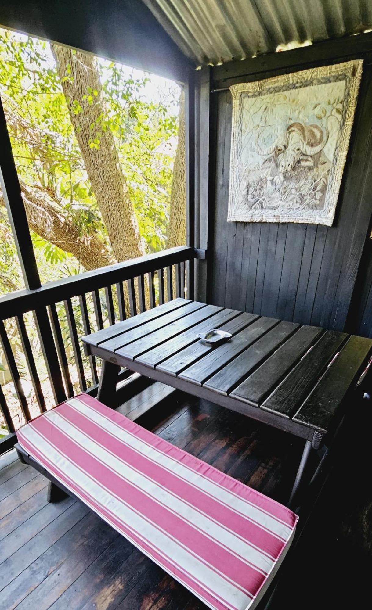 נלספרויט Old Vic Travellers Inn Nelspruit מראה חיצוני תמונה